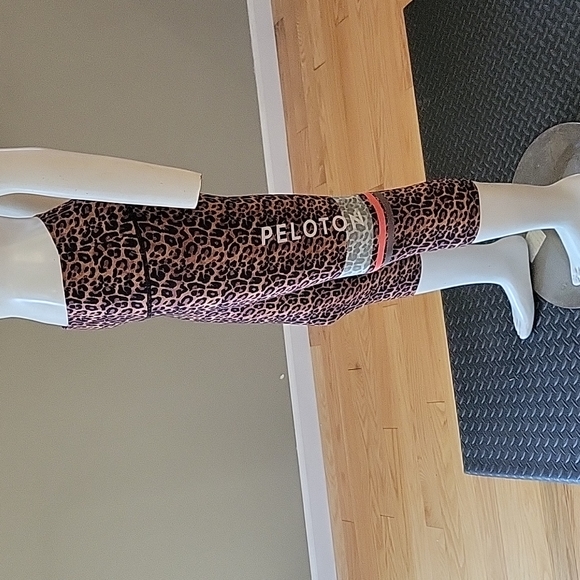Rare WITH x Peloton Cheetah Print Capri Leggings - Picture 3 of 16
